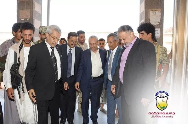 زيارة نائب رئيس الوزراء لشئون الخدمات محمود الجنيد ، ووزير التعليم العالي والبحث العلمي حسين حازب ونائب الوزير الدكتور علي يحيى لجامعة الحكمة زيارة نائب رئيس الوزراء لشئون الخدمات محمود الجنيد ، ووزير التعليم العالي والبحث العلمي حسين حازب ونائب الوزير الدكتور علي يحيى لجامعة الحكمة