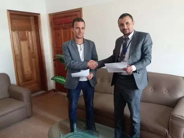 التوقيع على اتفاقية تعاون علمي مشترك بين شركة يمن سوفت وجامعة الحكمة التوقيع على اتفاقية تعاون علمي مشترك بين شركة يمن سوفت وجامعة الحكمة