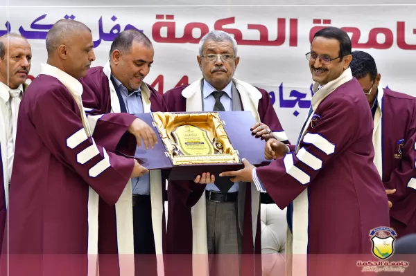 جامعة الحكمة تقيم حفل تكريم الأوائل والخريجين لعدد 567 طالباً وطالبة في جميع التخصصات جامعة الحكمة تقيم حفل تكريم الأوائل والخريجين لعدد 567 طالباً وطالبة في جميع التخصصات