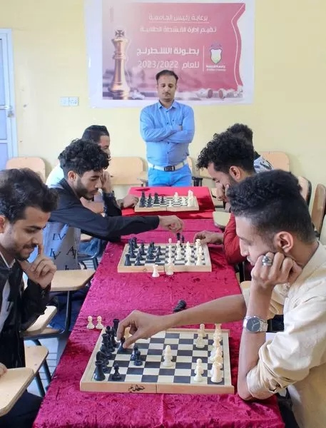 إدارة الأنشطــة بجامعة الحكمة فرع تعز تدشــن بطولــة الشطرنــج لطلبتهــا للعــام الدراســي 2023/2022م