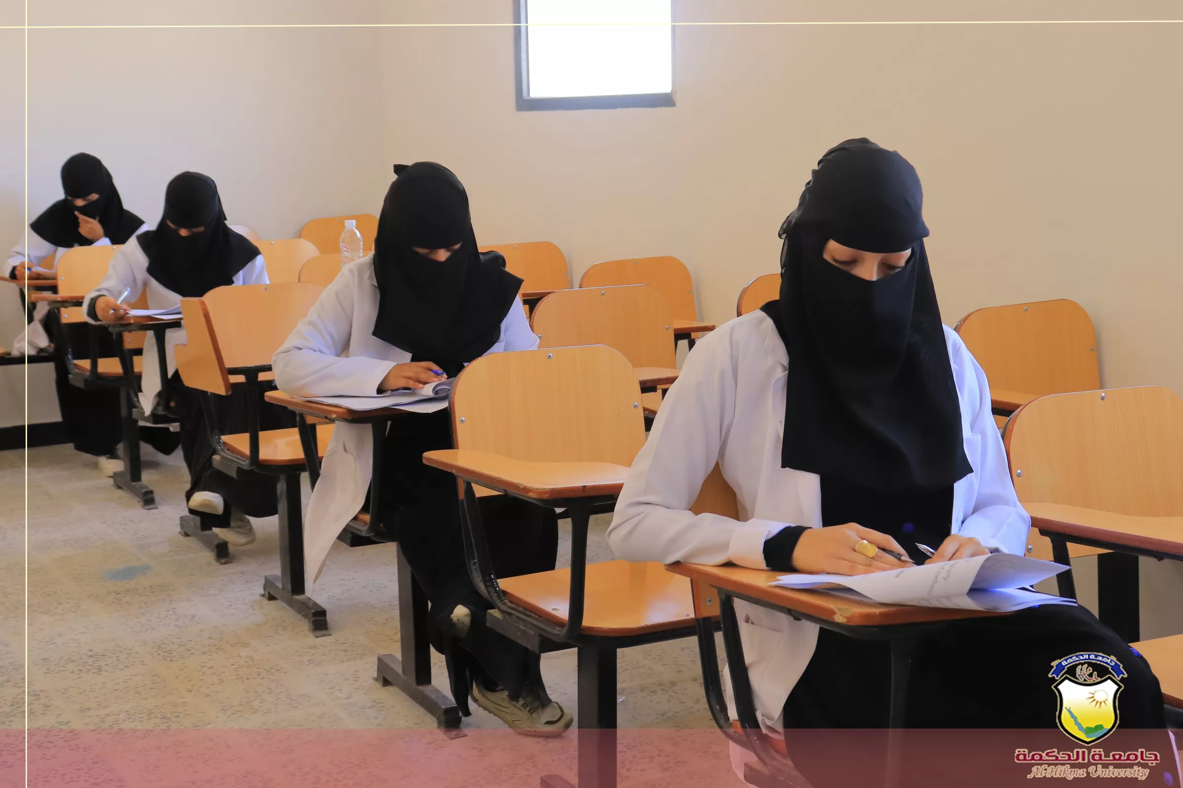 بحضور رئيس مجلس الأمناء؛ جامعة الحكمة - صنعاء تدشّن الإمتحانات النهائية للدفعة الأولى بقسم طب عام وجراحة للعام 1445هـ - 2024/2023م