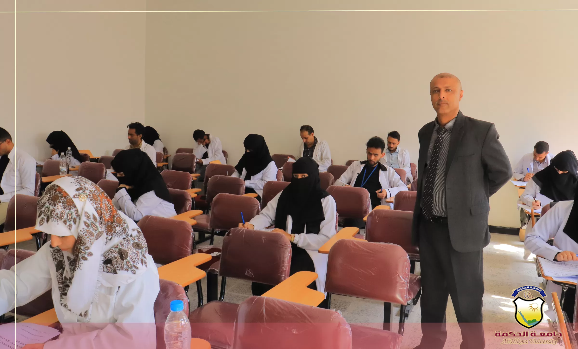 بحضور رئيس مجلس الأمناء؛ جامعة الحكمة - صنعاء تدشّن الإمتحانات النهائية للدفعة الأولى بقسم طب عام وجراحة للعام 1445هـ - 2024/2023م