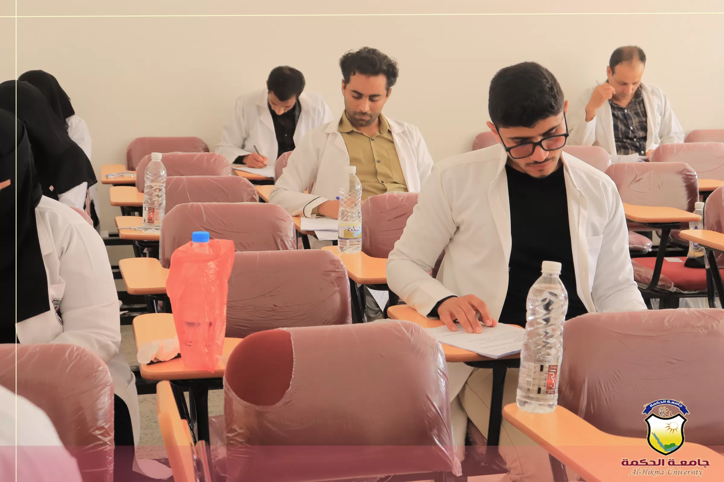 بحضور رئيس مجلس الأمناء؛ جامعة الحكمة - صنعاء تدشّن الإمتحانات النهائية للدفعة الأولى بقسم طب عام وجراحة للعام 1445هـ - 2024/2023م