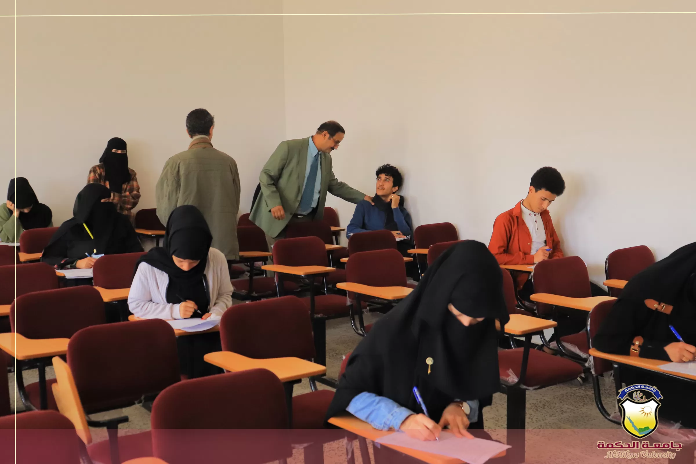 بحضور رئيس مجلس الأمناء؛ جامعة الحكمة - صنعاء تدشّن الإمتحانات النهائية للدفعة الأولى بقسم طب عام وجراحة للعام 1445هـ - 2024/2023م