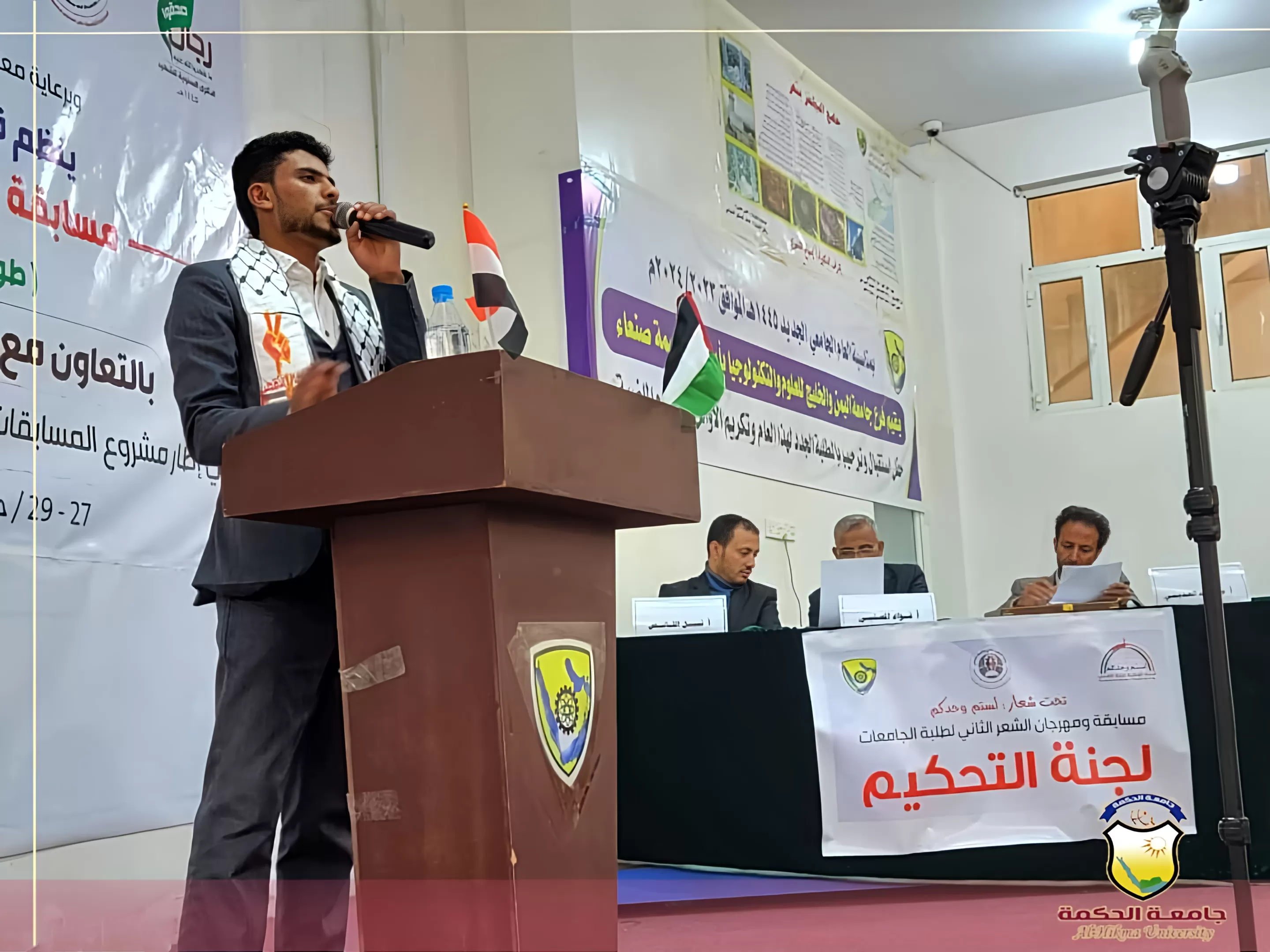 بحضور رئيس الجامعة؛ إدارة الأنشطة بجامعة الحكمة تشارك في مسابقة ومهرجان الشعر الثاني لطلبة الجامعات الأهلية والحكومية