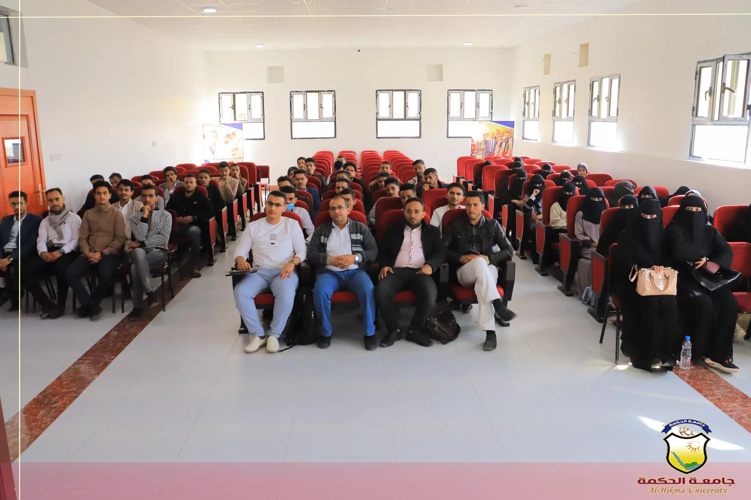 قسم الصيدلة بجامعة الحكمة – صنعاء يقيم ندوة علمية بالتعاون مع نقابة ملاك صيدليات المجتمع