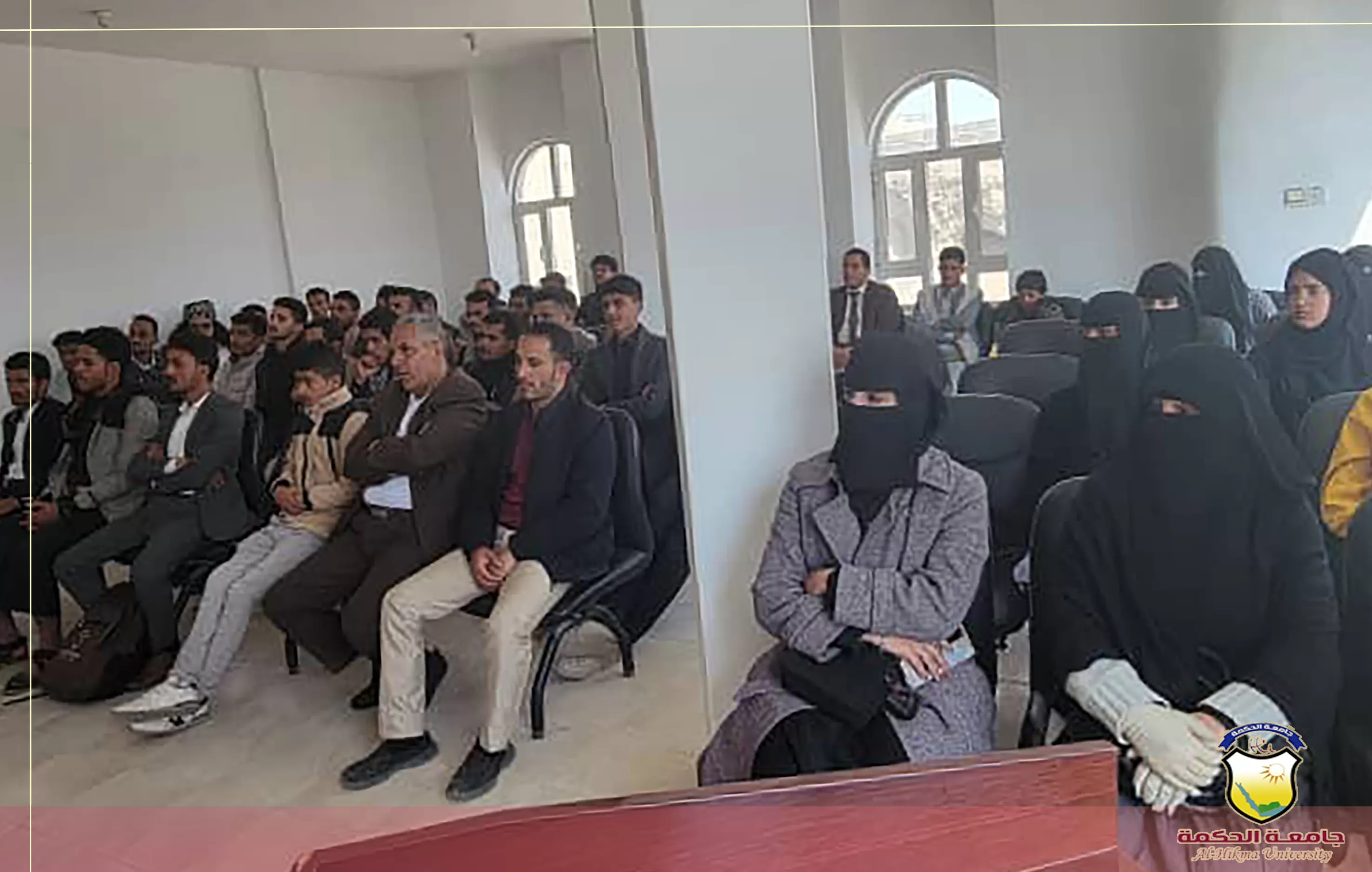 طلاب قسم الشريعة والقانون المستوى الثالث والرابع بجامعة الحكمة - ذمار يزورون المحكمة الإدارية بصنعاء