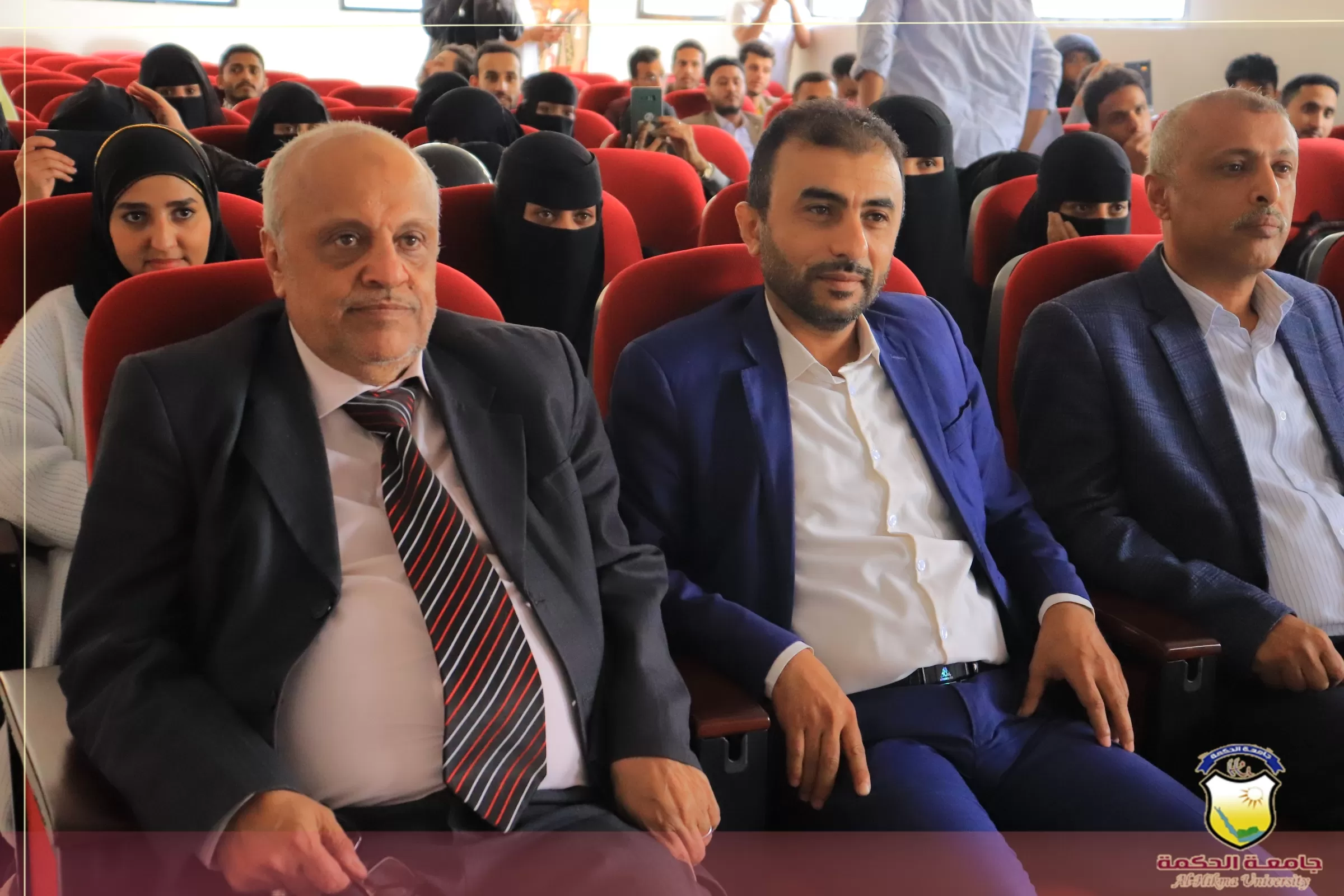 خريجي دفعة (صناع الذكاء الرقمي) بقسم تقنية المعلومات يقيمون الحفل التوديعي للكادر التعليمي بجامعة الحكمة