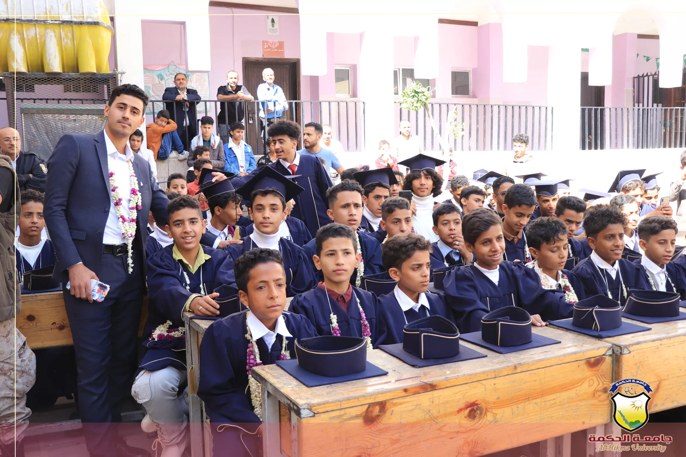 برعاية جامعة الحكمة تنظم مدرسة معاذ النموذجية حفل تكريم الطلبة الأوائل والمتميزين للصف التاسع للعام الدراسي 2023-2024م