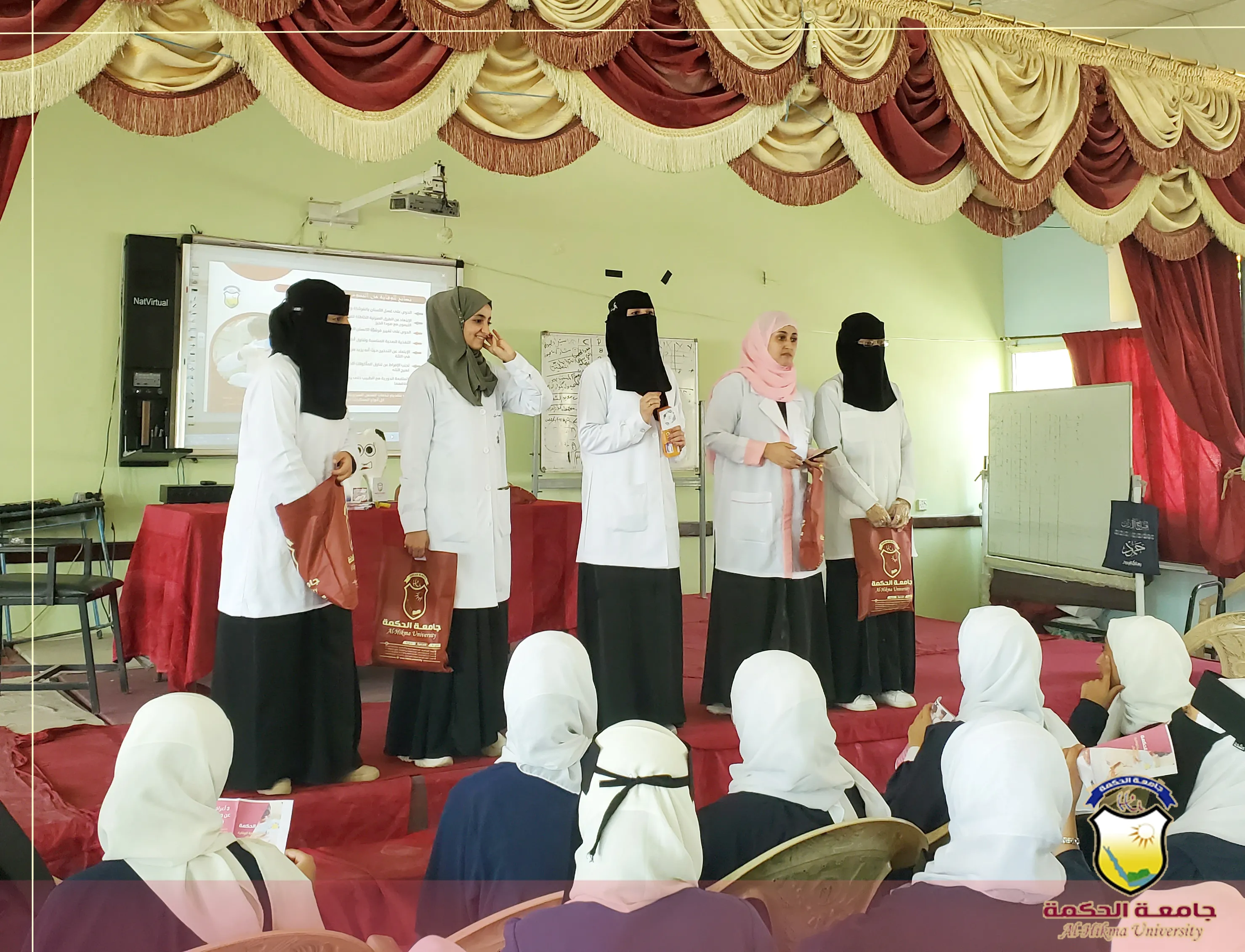 قسم طب وجراحة الفم والأسنان بجامعة الحكمة ينفذ حملة توعوية حول أهمية العناية بصحة الفم والأسنان بعدد من مدارس العاصمة