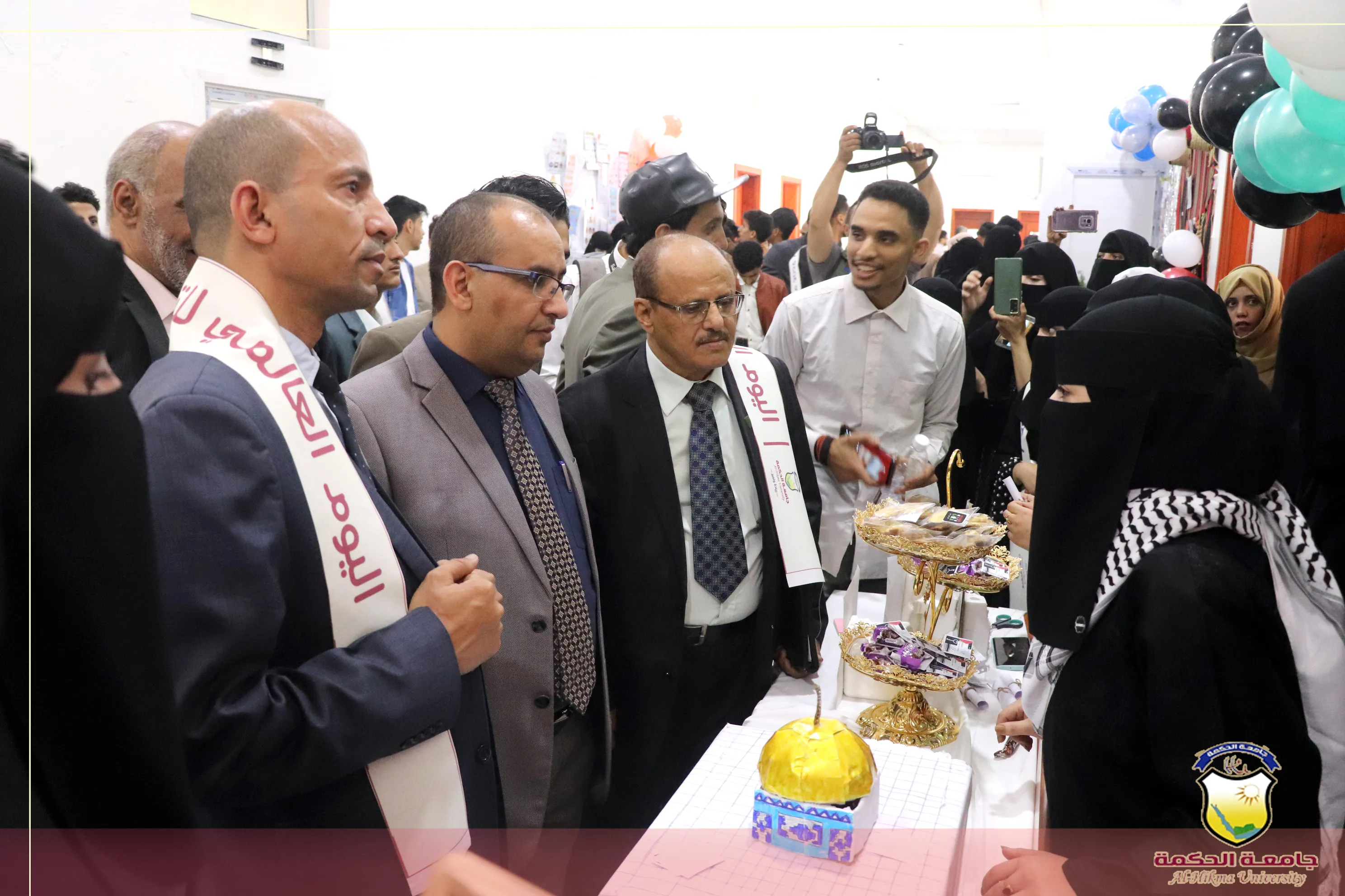 جامعة الحكمة بصنعاء تحتفي باليوم العالمي للترجمة وتعلن أسماء الطلبة الفائزين بالمنح المجانية التنافسية للعام 2024م-2025م