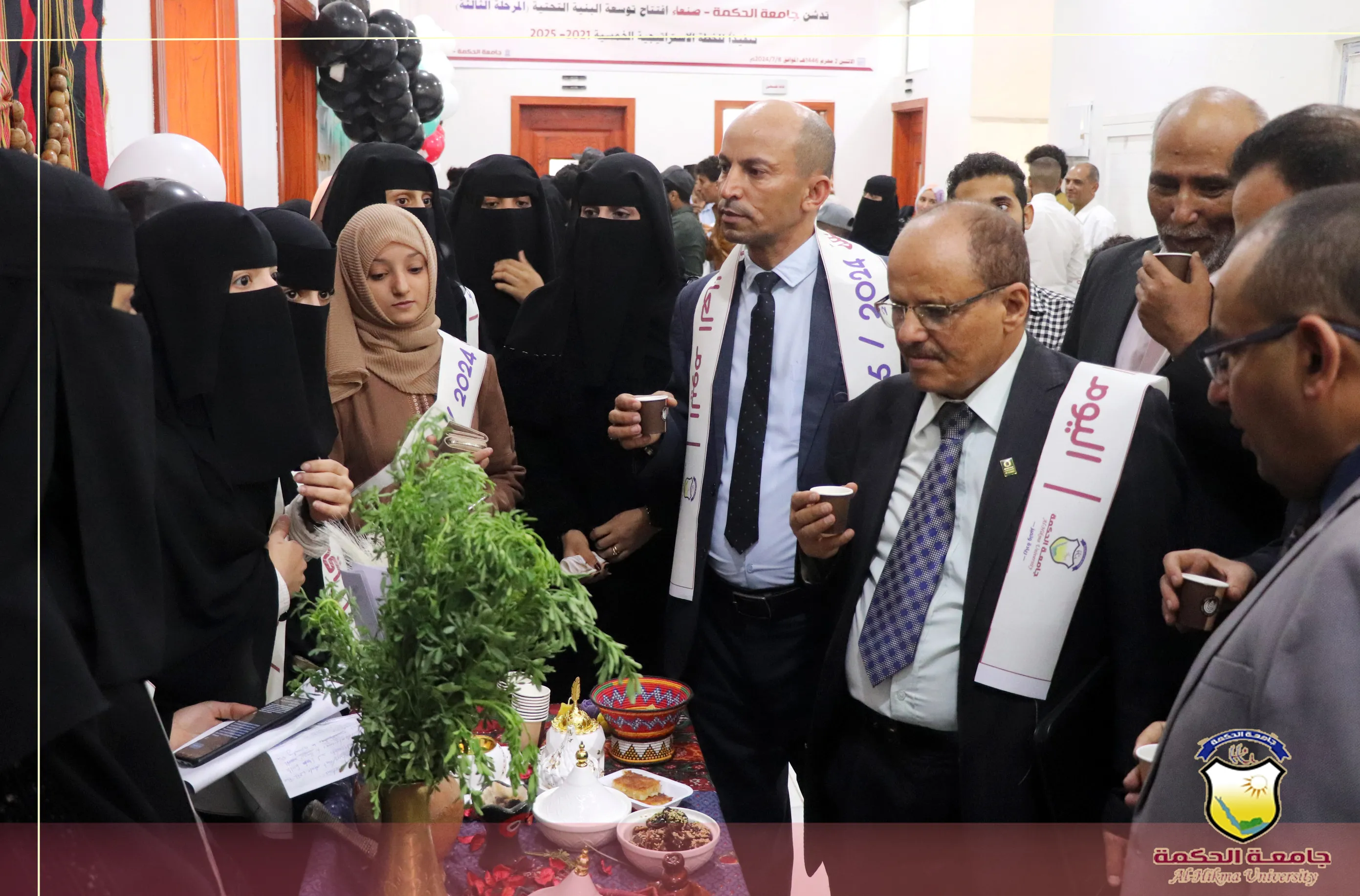 جامعة الحكمة بصنعاء تحتفي باليوم العالمي للترجمة وتعلن أسماء الطلبة الفائزين بالمنح المجانية التنافسية للعام 2024م-2025م