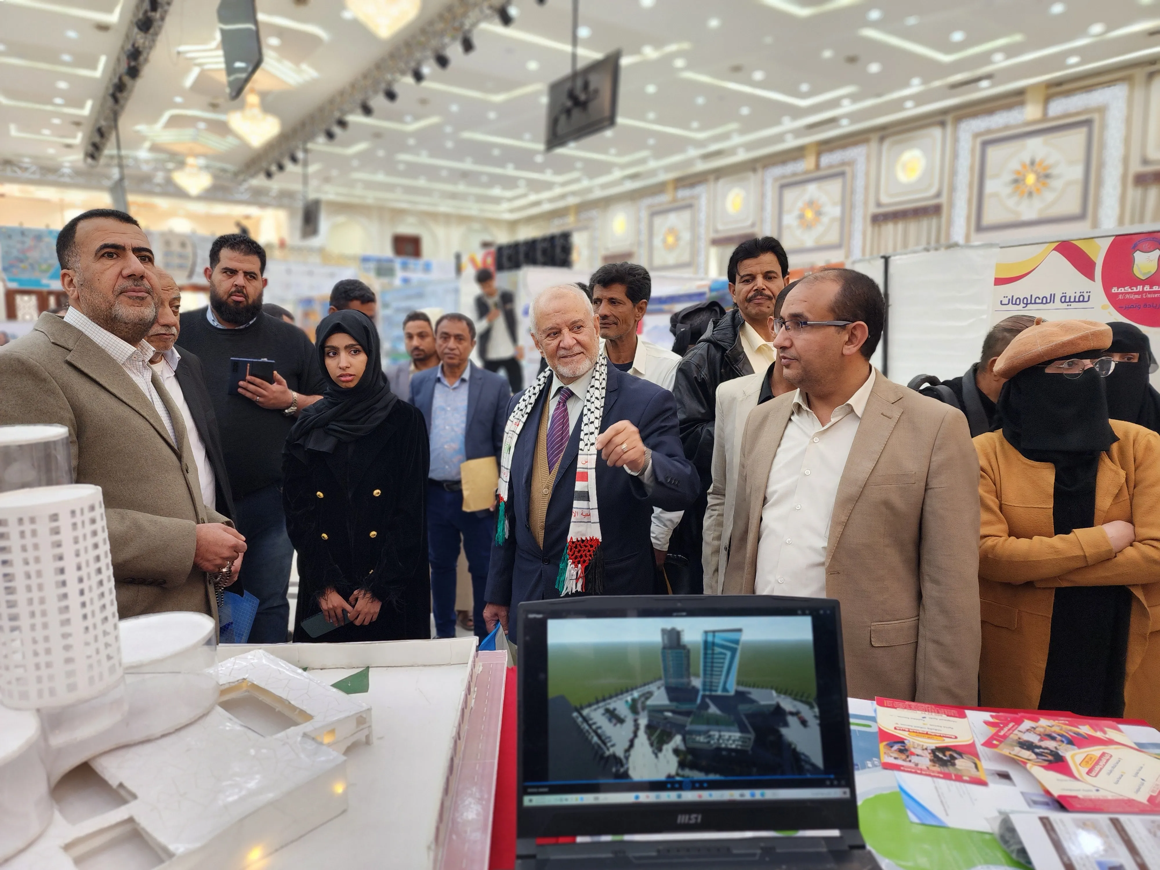 جامعة الحكمة تشارك في معرض صنعاء الأول للتمليك والتطوير العقاري بمشاريع هندسية معمارية ومدنية إبتكارية