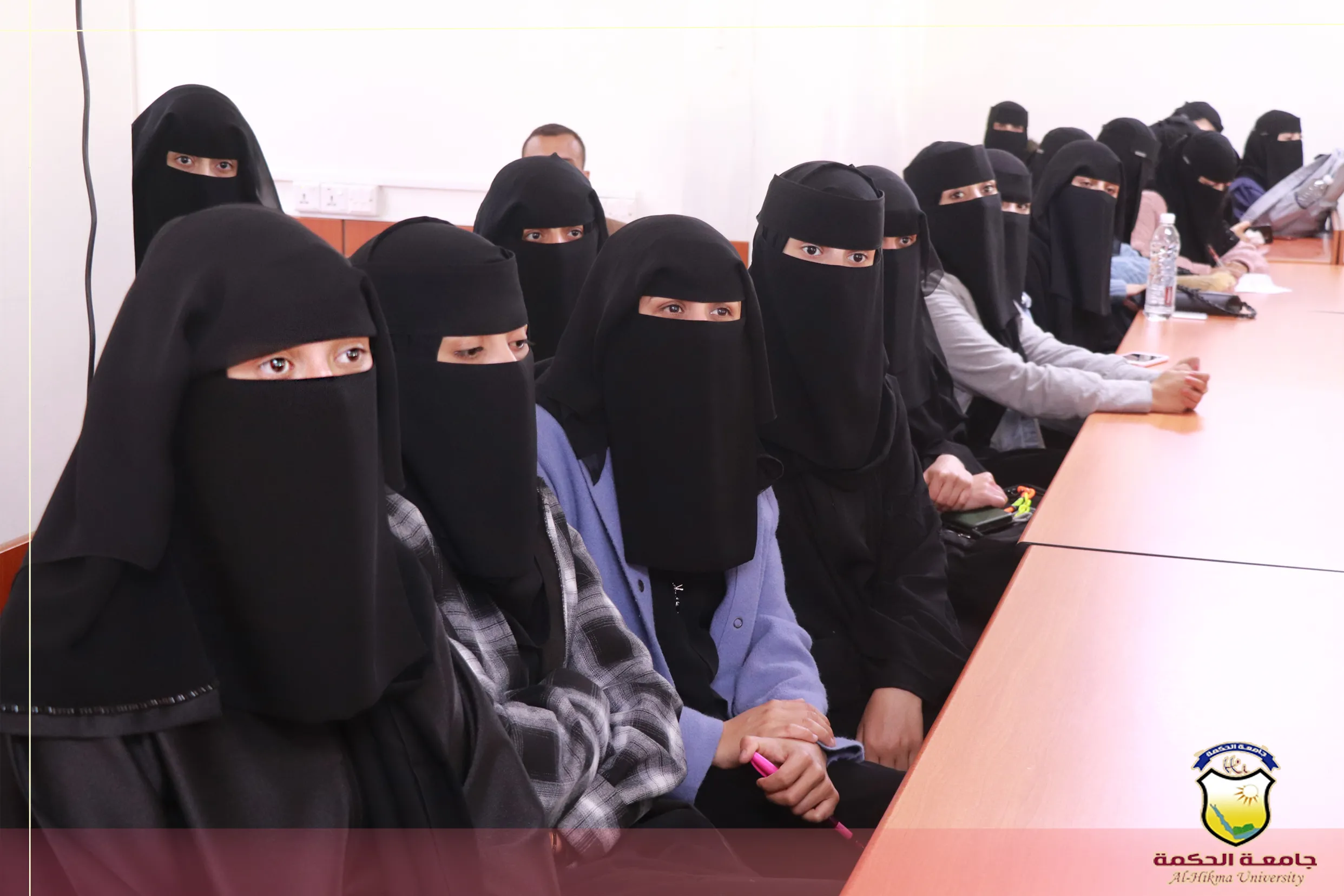 جامعة الحكمة تقيم ندوة توعوية حول أمراض فيروس الكبد وفيروس العوز المناعي البشري (HIV)