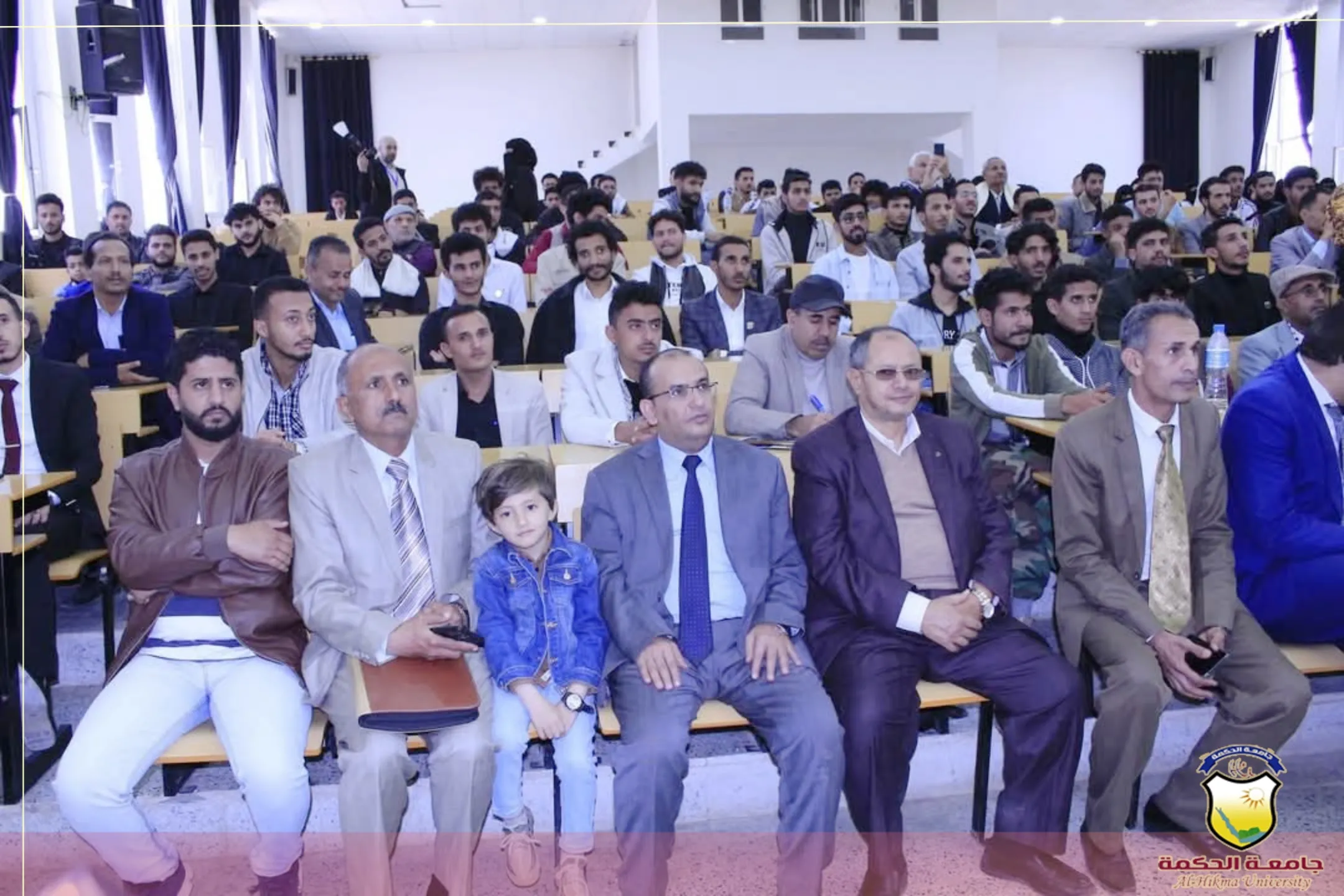 نائب وزير التربية والتعليم والبحث العلمي يكرم جامعة الحكمة لحصولها على المركز الثالث في المسابقة العلمية الثالثة بين طلبة الجامعات اليمنية الحكومية والاهلية في مجال الهندسة المدنية