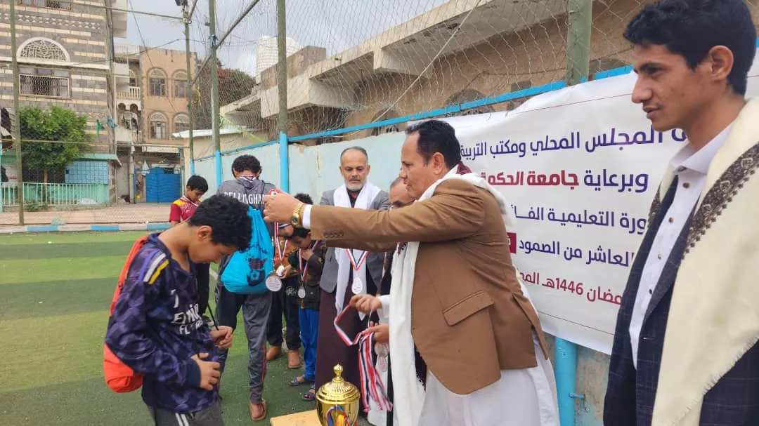 جامعة الحكمة تكرّم الفرق الفائزة في بطولة الدوري الرياضي الرمضاني الخاص بطلاب مدارس منطقة الثورة التعليمية