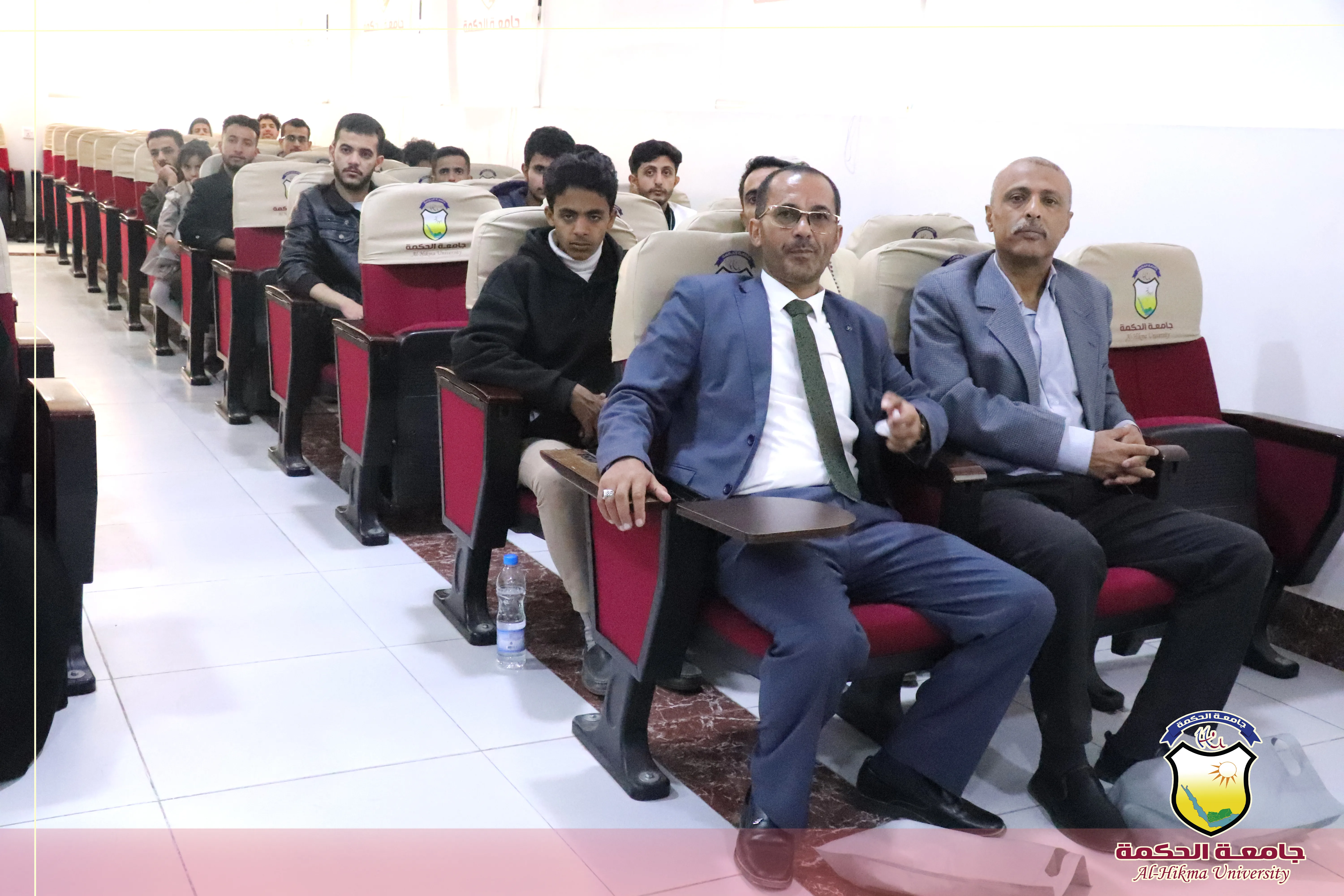 كلية العلوم الإدارية والإنسانية بجامعة الحكمة - صنعاء تواصل مناقشاتها العلنية بقسم المحاسبة