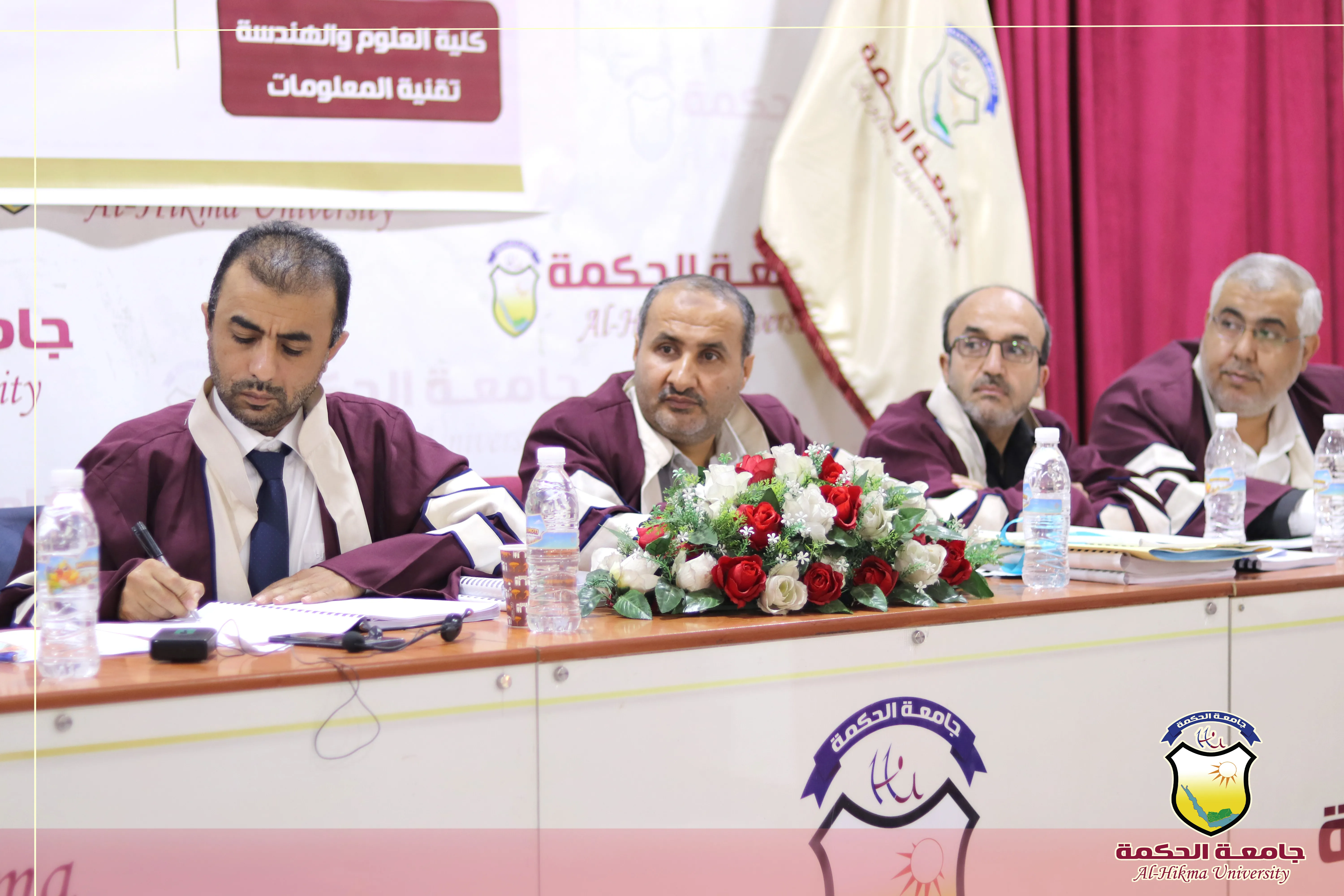 جامعة الحكمة – فرع صنعاء تقيم اليوم العلمي لمناقشة مشاريع تخرج طلبة قسم تقنية المعلومات بكلية العلوم والهندسة