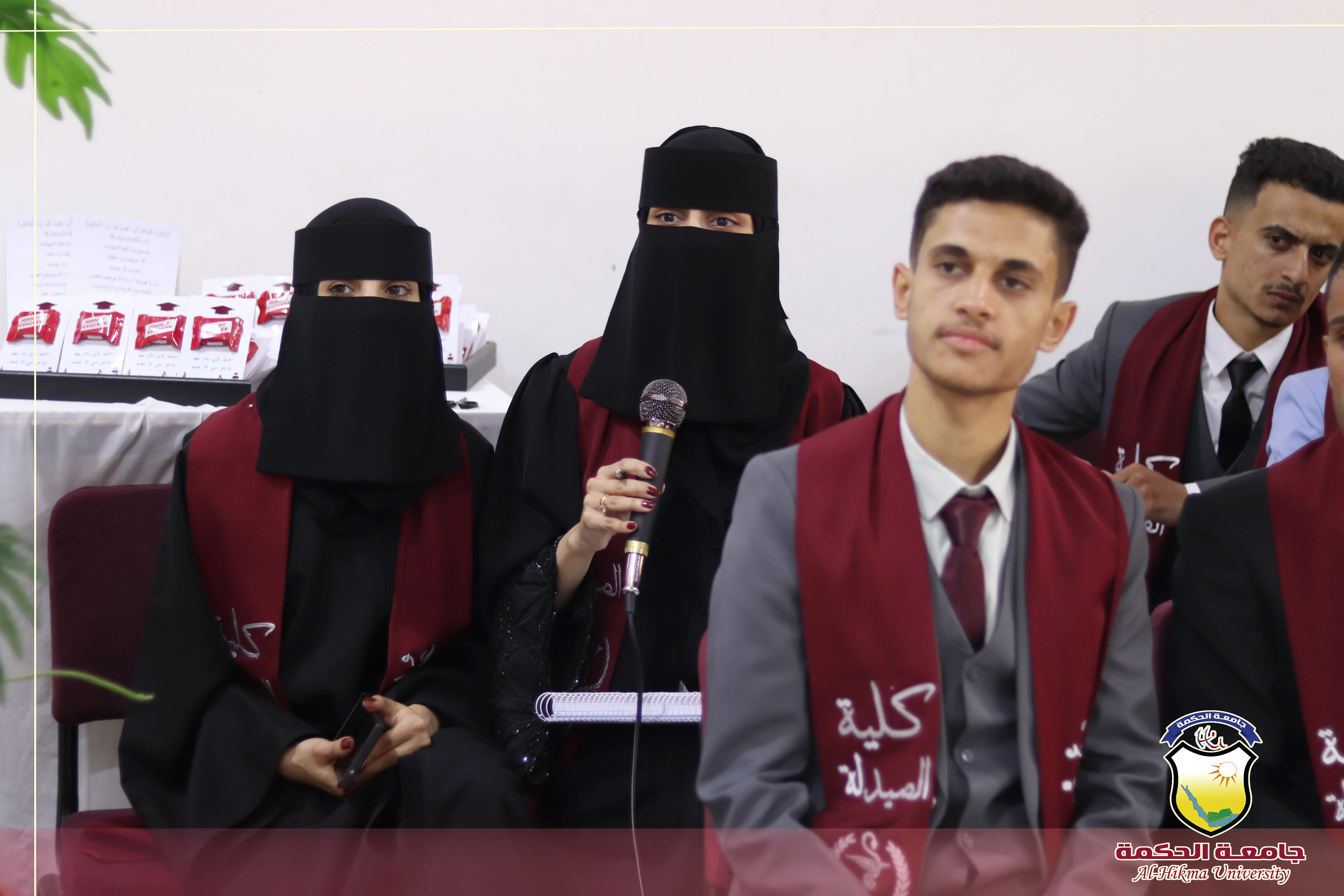 جامعة الحكمة - اليمن تفتتح الاسبوع العلمي لمناقشة أبحاث تخرّج طلبة الدفعة الثامنة من قسم علوم الصيدلة بكلية العلوم الطبية