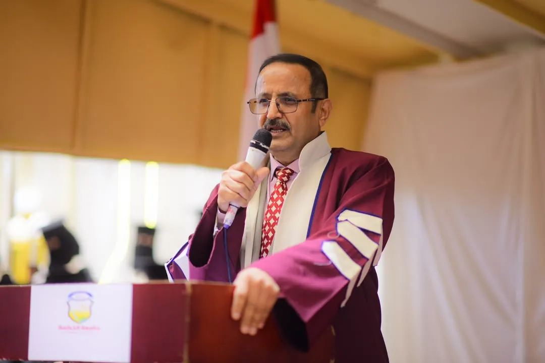 جامعة الحكمة بصنعاء تدشن مشروع احتفالات التخرج لجميع كلياتها بحفل خطابي لخريجي كلية العلوم الإدارية و الإنسانية