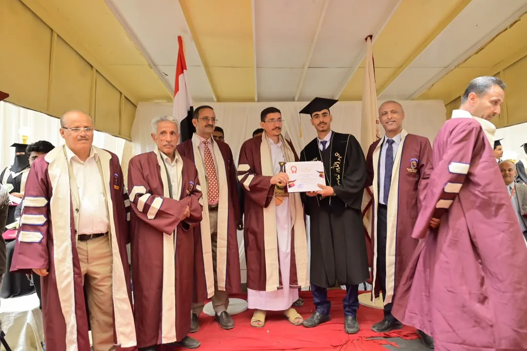 جامعة الحكمة بصنعاء تدشن مشروع احتفالات التخرج لجميع كلياتها بحفل خطابي لخريجي كلية العلوم الإدارية و الإنسانية