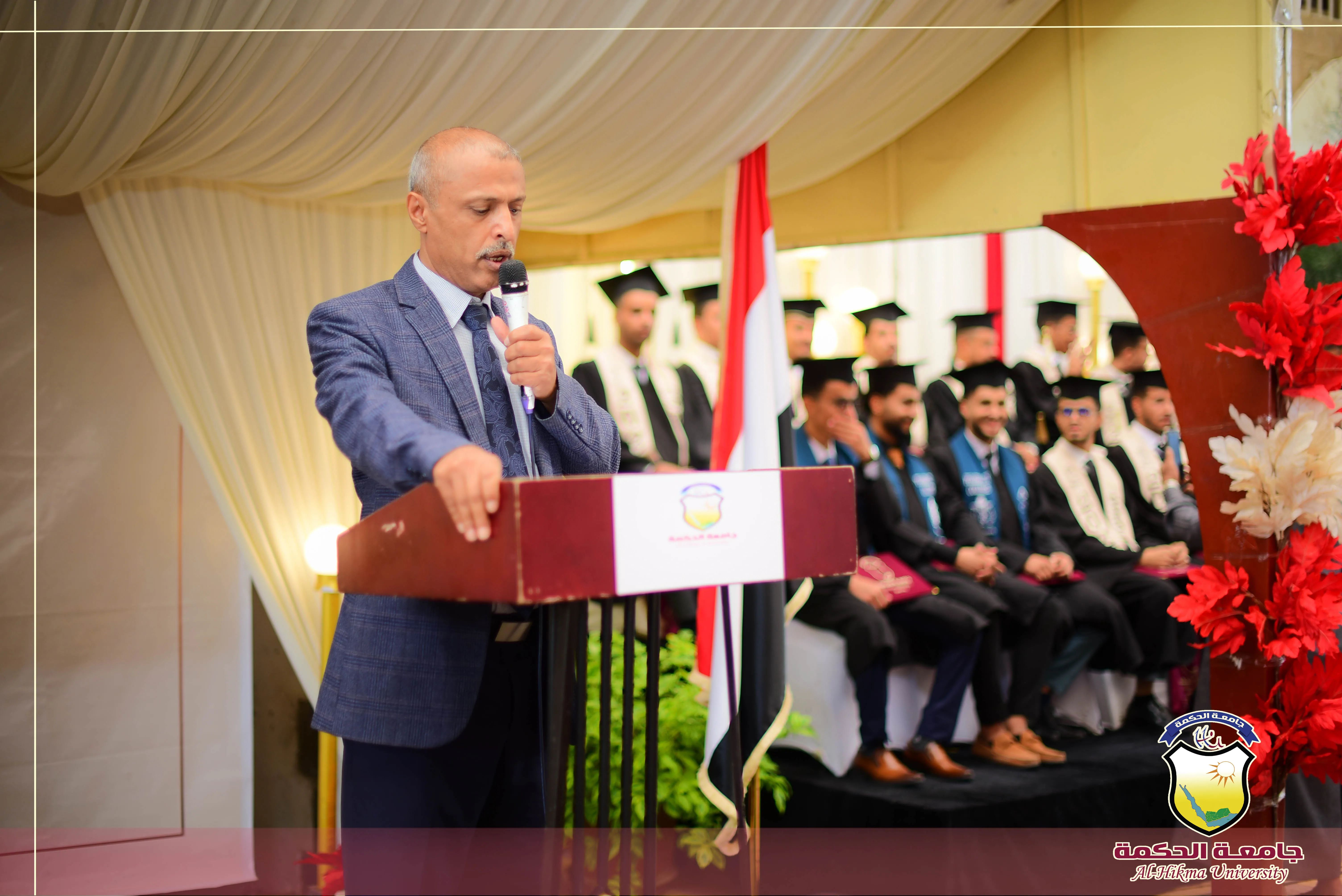 جامعة الحكمة تحتفي بتخريج 53 طالباً وطالبة من كلية العلوم الطبية