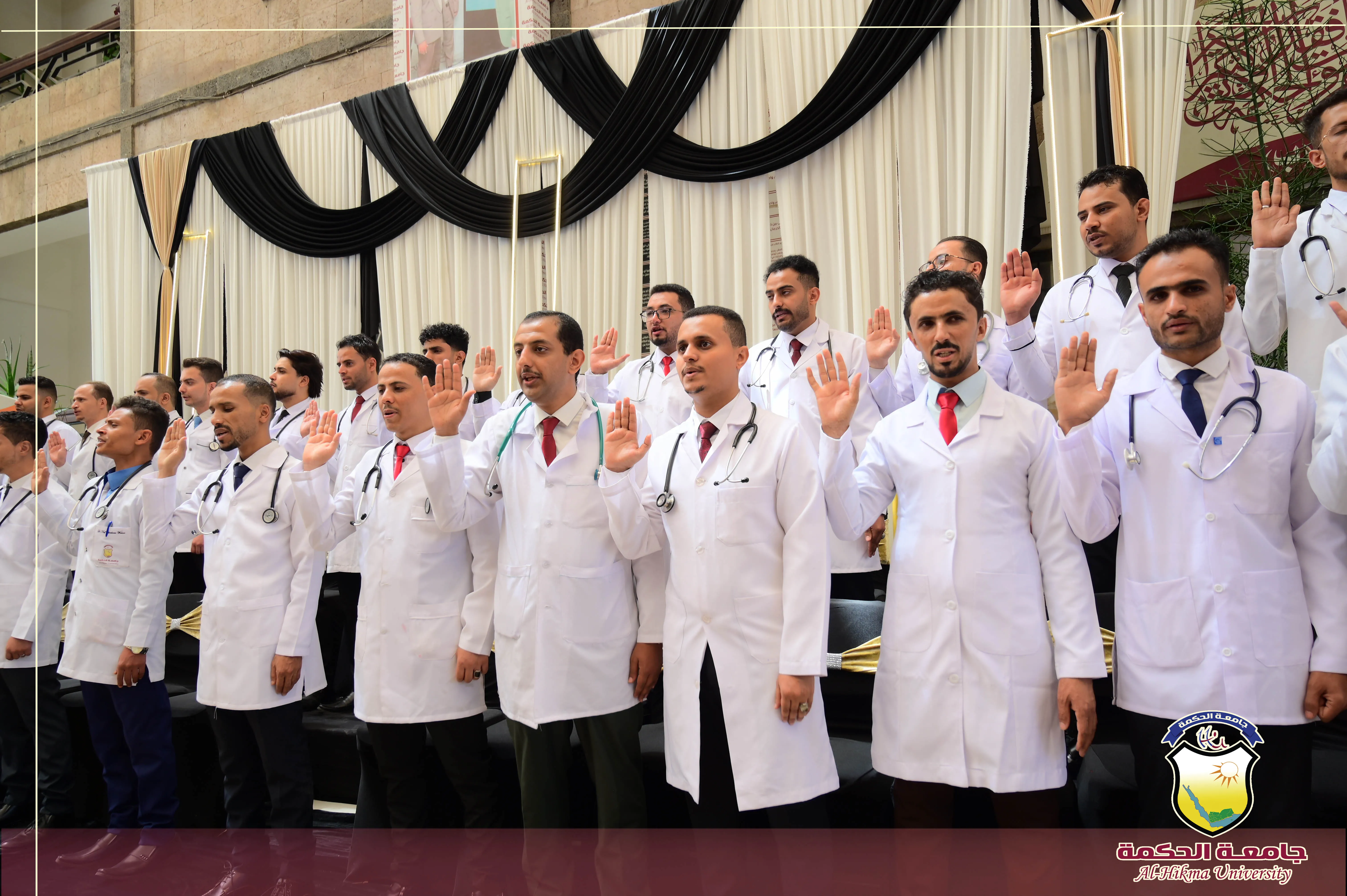 جامعة الحكمة تحتفل بتخريج 64  طبيباً وطبيبة من خريجي برنامج الطب والجراحة العامة