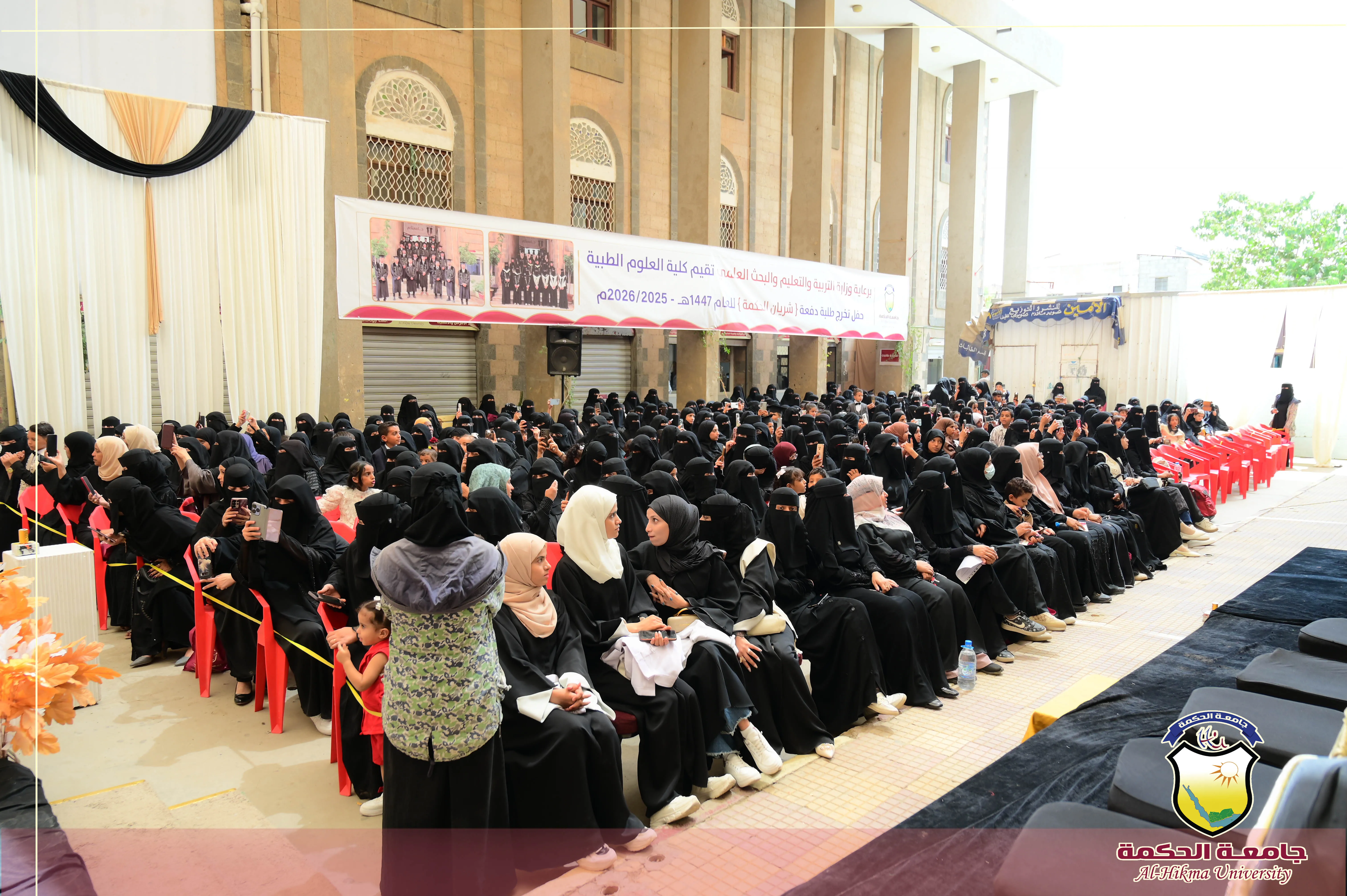 جامعة الحكمة تحتفل بتخريج 64  طبيباً وطبيبة من خريجي برنامج الطب والجراحة العامة