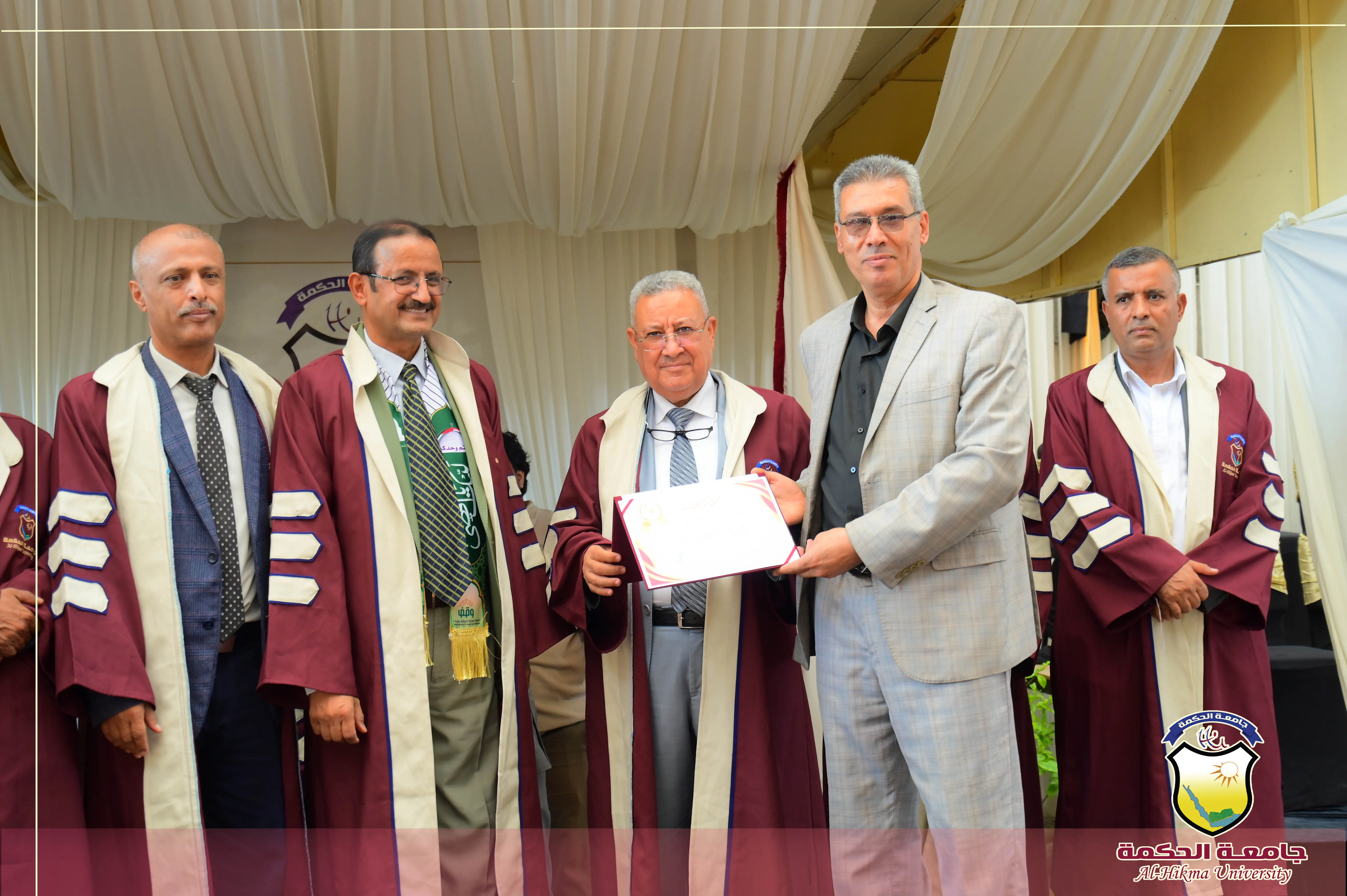 جامعة الحكمة تحتفل بتخريج 64  طبيباً وطبيبة من خريجي برنامج الطب والجراحة العامة