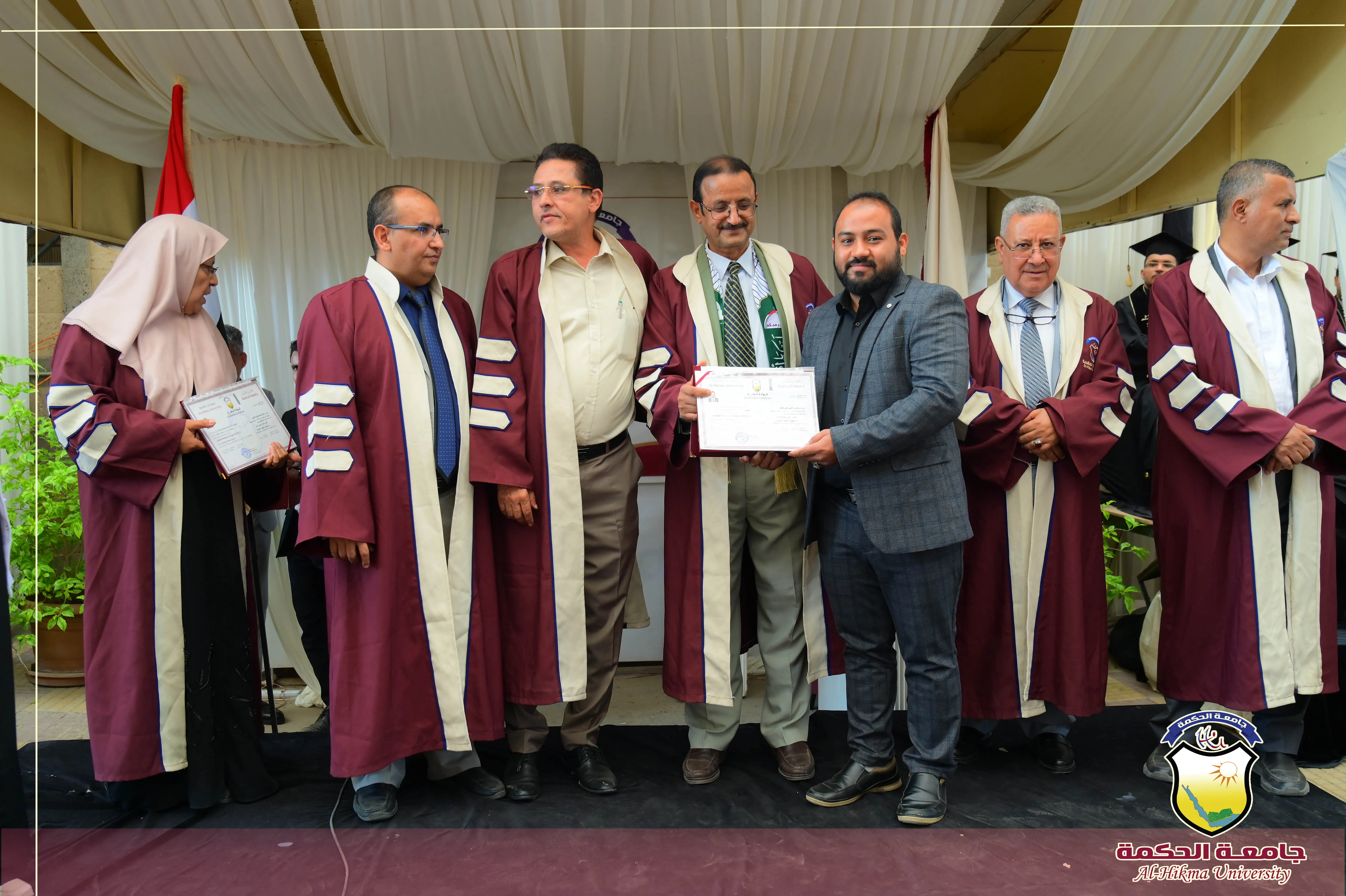 جامعة الحكمة تحتفل بتخريج 64  طبيباً وطبيبة من خريجي برنامج الطب والجراحة العامة